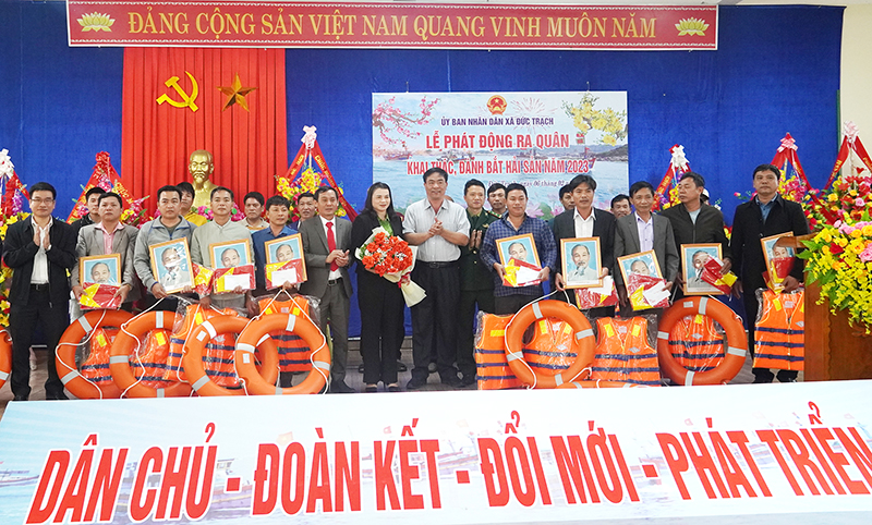 Hoạt động khai thác, đánh bắt thủy hải sản của ngư dân luôn được huyện Bố Trạch quan tâm. 