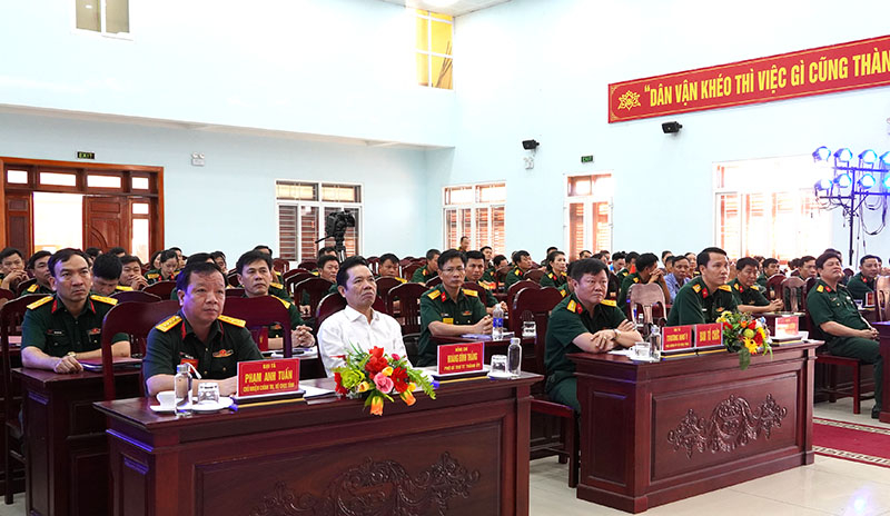 Các đại biểu dự, chỉ đạo và theo dõi hội thi.