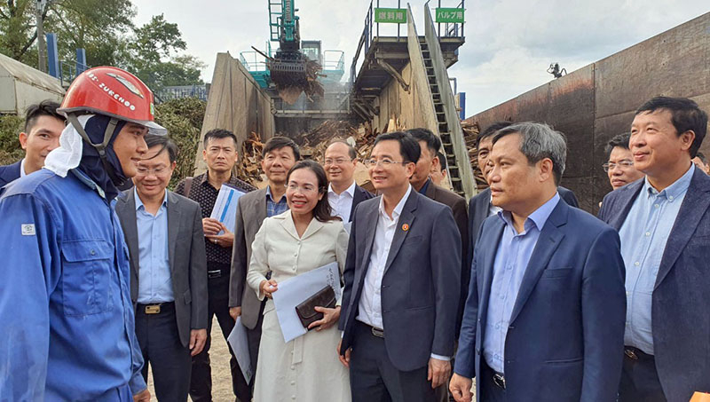 Đồng chí Bí thư Tỉnh ủy thăm Nhà máy tái chế rác thải Fuefuki