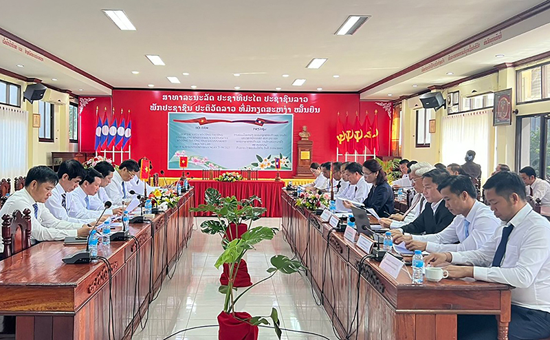 Toàn cảnh buổi làm việc.