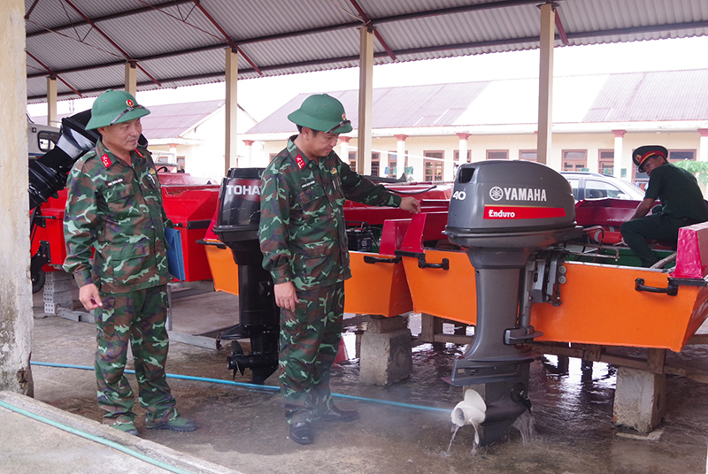 Kiểm tra tình trạng kỹ thuật của phương tiện tàu, xuồng.