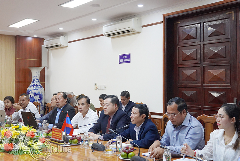 Đoàn đại biểu tỉnh Khăm Muồn.