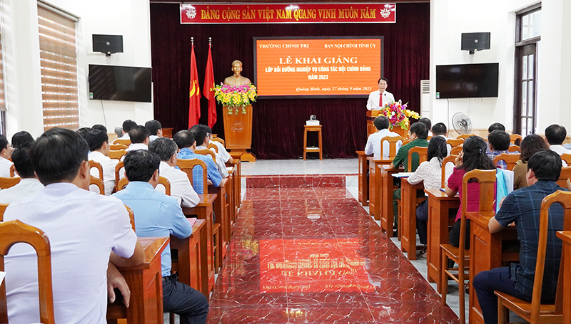 Quang cảnh lễ khai giảng.
