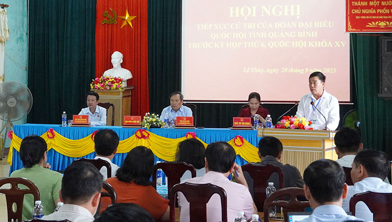 Quang cảnh buổi tiếp xúc cử tri tại huyện Lệ Thủy