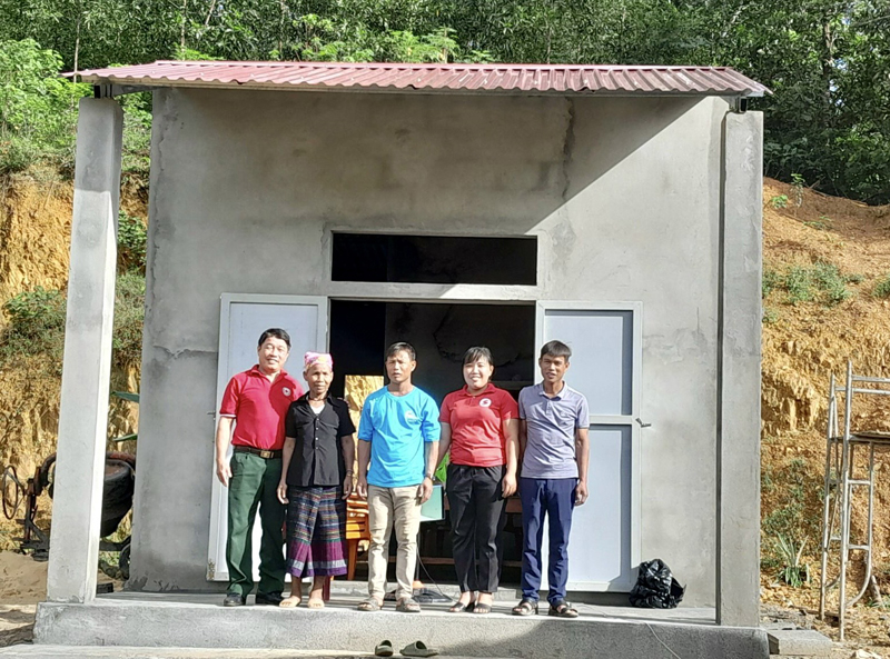 Sau hơn 2 tháng khởi công xây dựng, ngôi nhà của bà Hồ Thị Tam đã hoàn thành, bàn giao đưa vào sử dụng.
