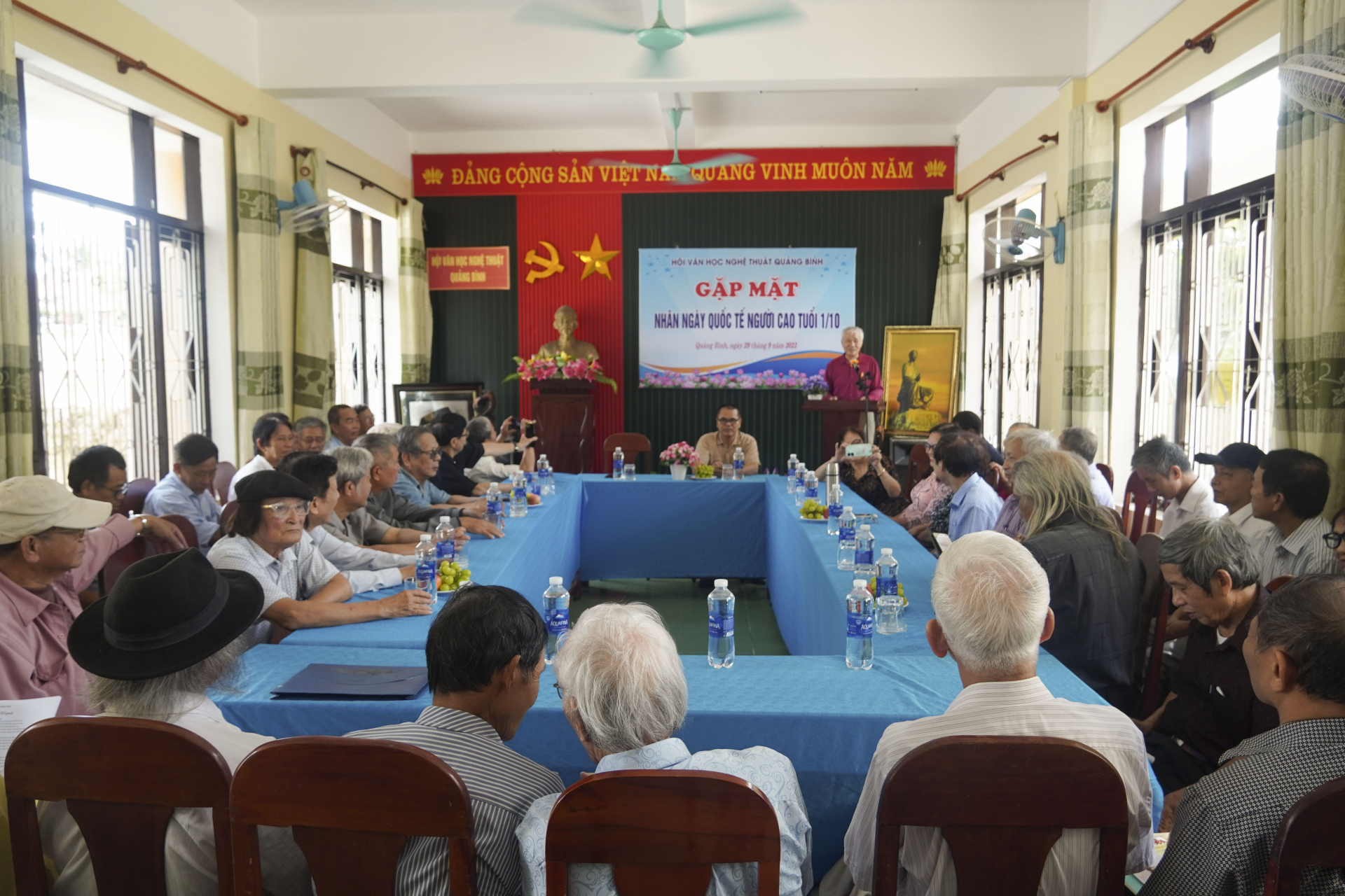 Toàn cảnh buổi gặp mặt.