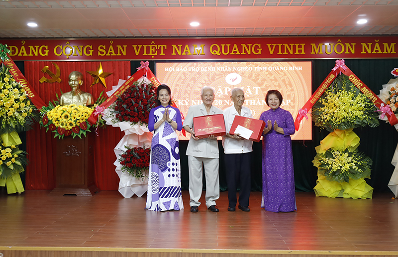 Tri ân các thế hệ cán bộ hội qua các thời kỳ.