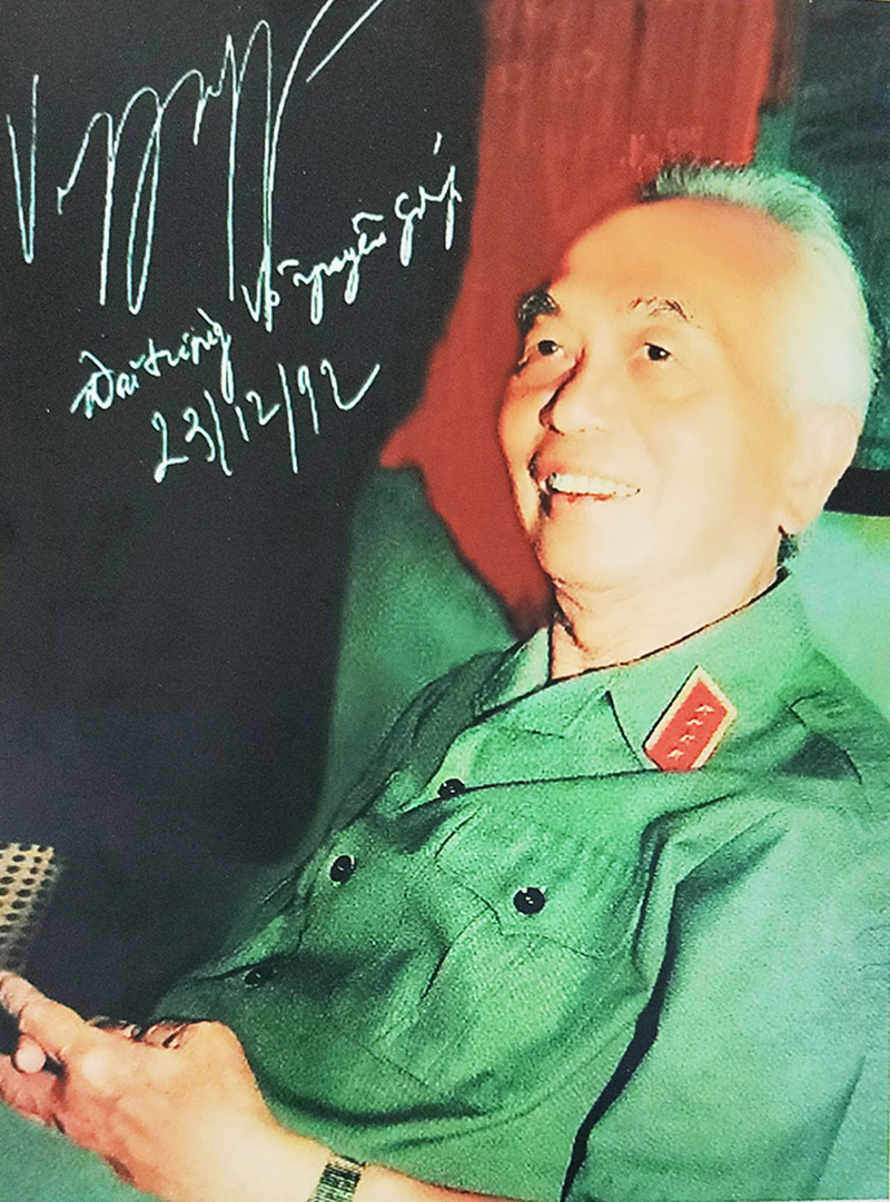 Chân dung Đại tướng Võ Nguyên Giáp.
