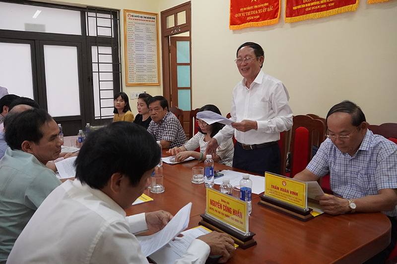 Đại biểu phát biểu ý kiến.