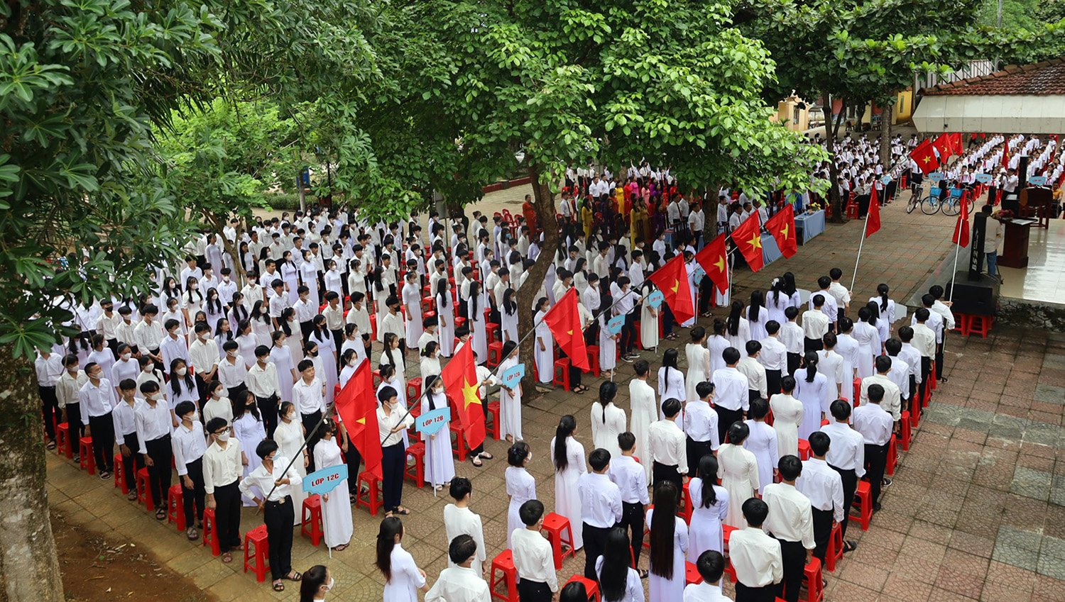 Nghị quyết về quy định thu học phí năm học 2023-2024 đã góp phần đồng hành cùng phụ huynh, học sinh và điều kiện thuận lợi cho năm học mới (Học sinh Trường THCS và THPT Trung Hóa).