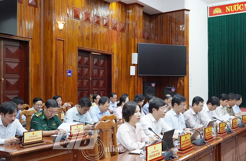 Các đại biểu dự phiên họp.