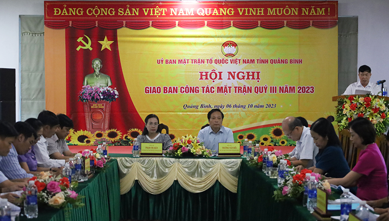 Các đồng chí lãnh đạo Ủy ban MTTQVN tỉnh chủ trì hội nghị.