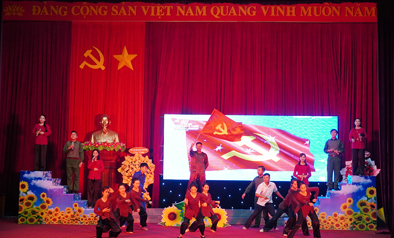 Một tiết mục văn nghệ chào mừng lễ kỷ niệm.