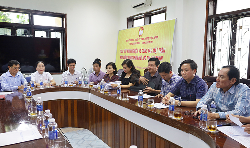 Các đại biểu dự hội nghị.