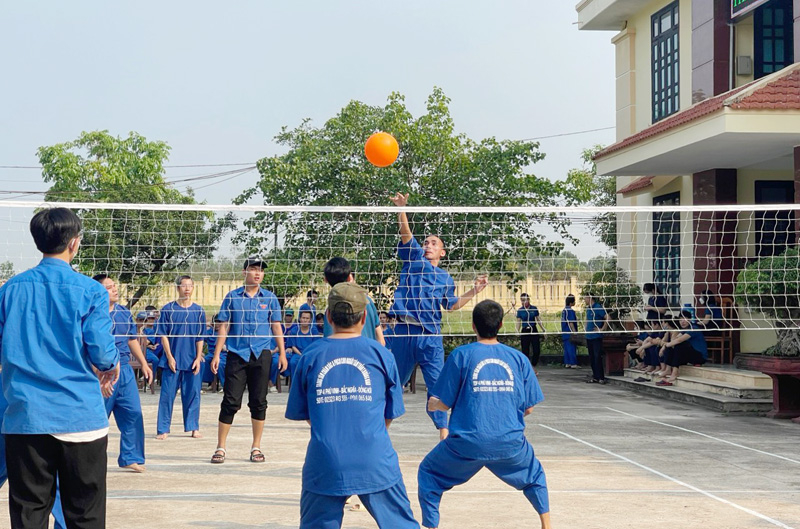 Giờ sinh hoạt thể thao của bệnh nhân tâm thần tại Trung tâm CSVPHCNCNTT.