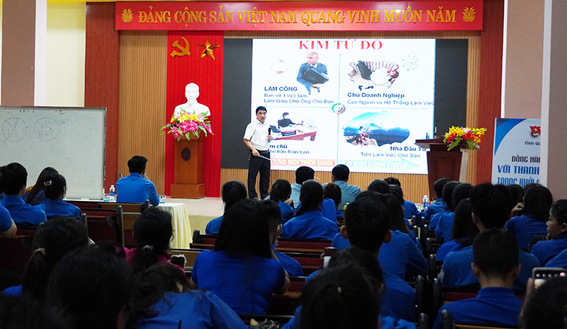 Đông đảo đoàn viên, thanh niên tham gia lớp tập huấn tại TP. Đồng Hới.