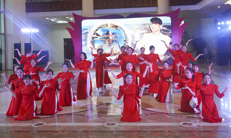 Một tiết mục biểu diễn ấn tượng tại liên hoan dân vũ toàn tỉnh.