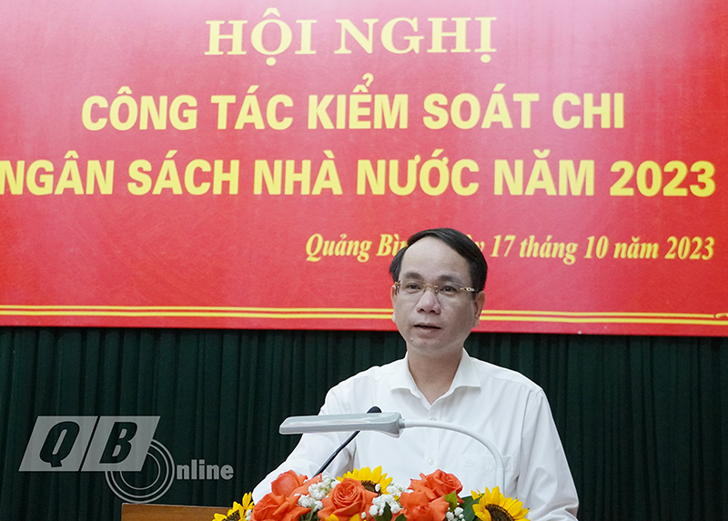 Đồng chí Phó Chủ tịch UBND tỉnh Phan Mạnh Hùng phát biểu đặt vấn đề tại hội nghị