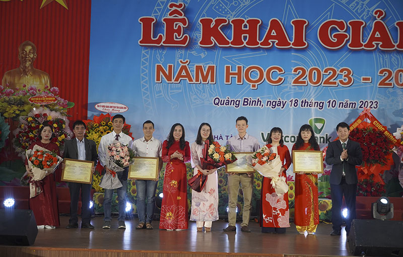 Trường ĐHQB nhận Giấy chứng nhận kiểm định chất lượng  4 chương trình đào tạo