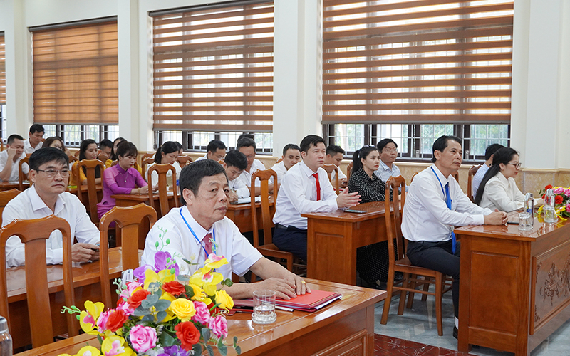 Các đại biểu và học viên tham dự lễ bế giảng.