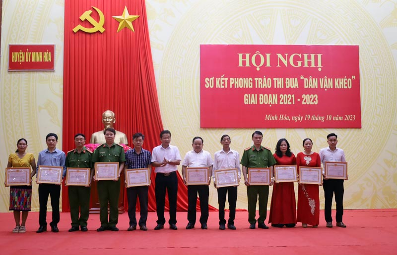 Các tập thể được khen thưởng trong phong trào thi đua  