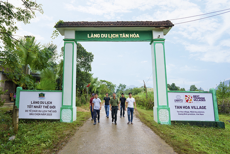 Tân Hóa - làng du lịch tốt nhất thế giới.