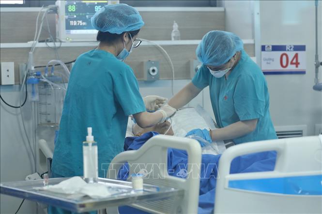 Ngày 19/10/2023, Bộ Y tế ban hành Quyết định số 3896/QĐ-BYT về việc điều chỉnh bệnh viêm đường hô hấp cấp do chủng mới của virus Corona gây ra (COVID-19) từ bệnh truyền nhiễm thuộc nhóm A sang bệnh truyền nhiễm thuộc nhóm B của Luật Phòng, chống bệnh truyền nhiễm năm 2007. Ảnh (tư liệu): Minh Quyết/TTXVN
