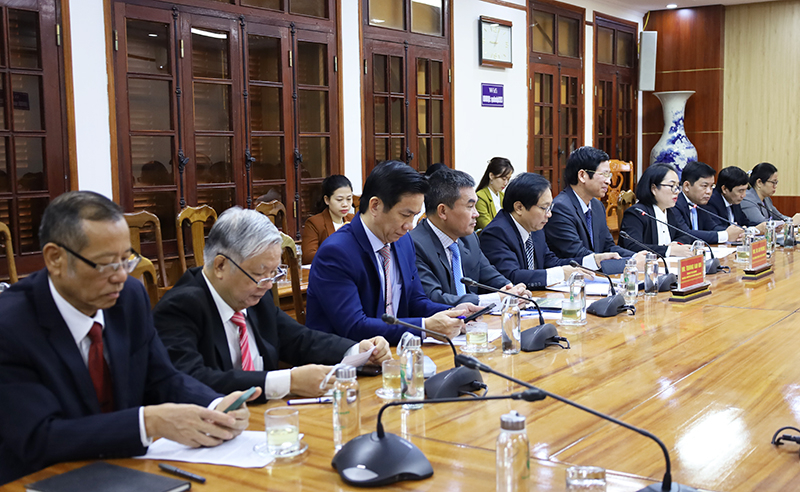 Các đại biểu tham dự buổi làm việc.