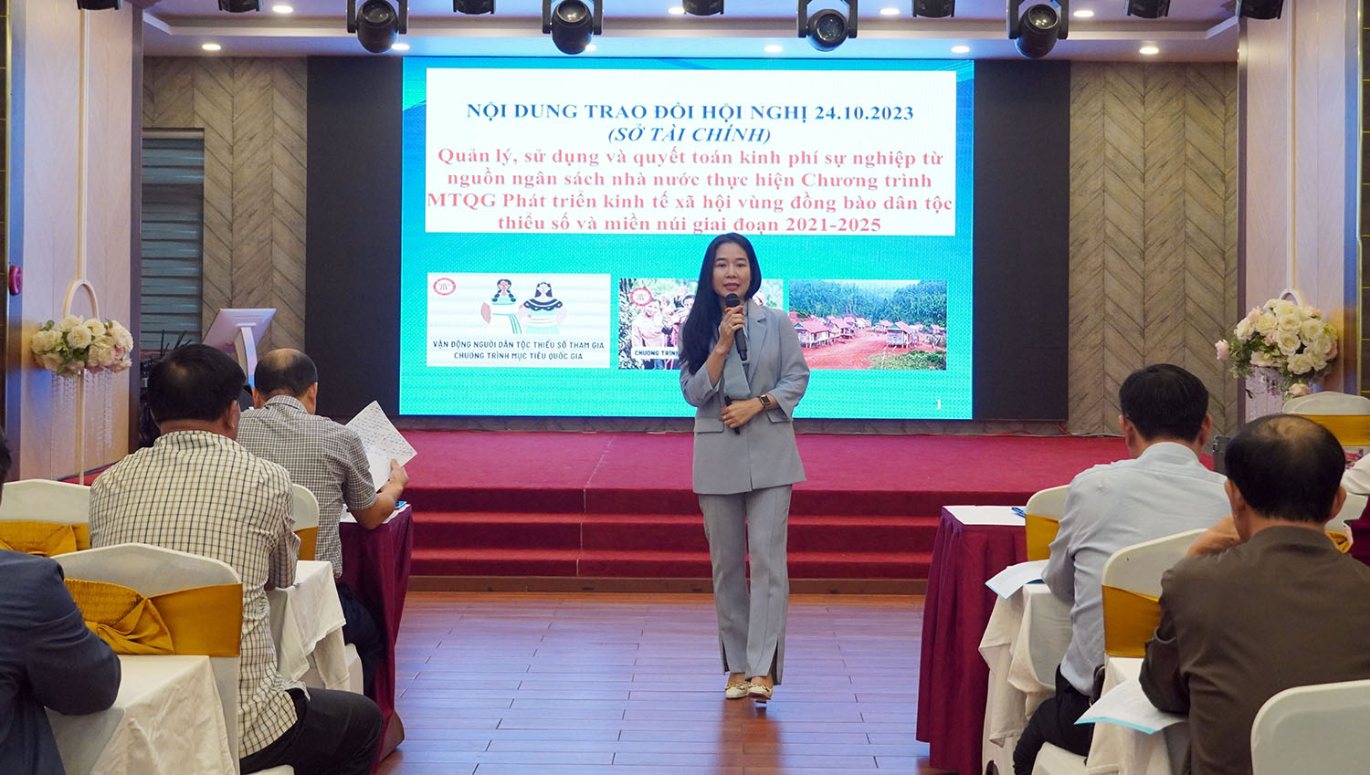 Báo cáo viên các sở, ngành chia sẻ, truyền đạt, giải đáp các băn khoăn, vướng mắc trong thực hiện Chương trình