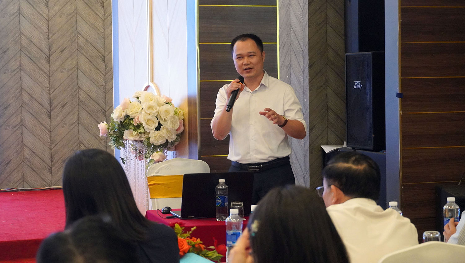 Báo cáo viên các sở, ngành chia sẻ, truyền đạt, giải đáp các băn khoăn, vướng mắc trong thực hiện Chương trình