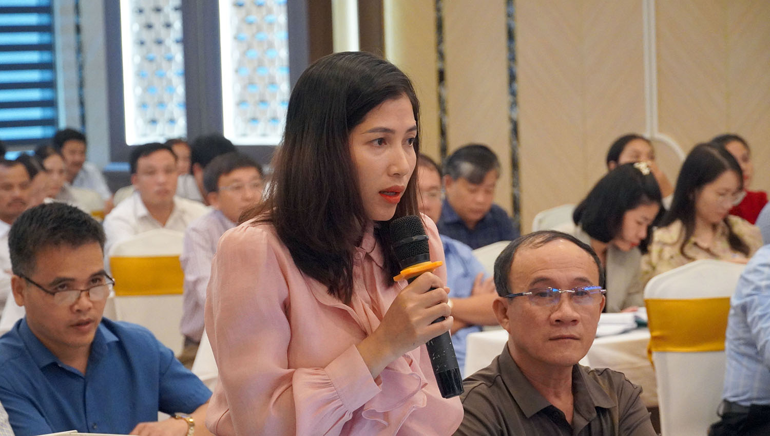 Đại biểu trao đổi, thảo luận, làm rõ những băn khoăn, vướng mắc