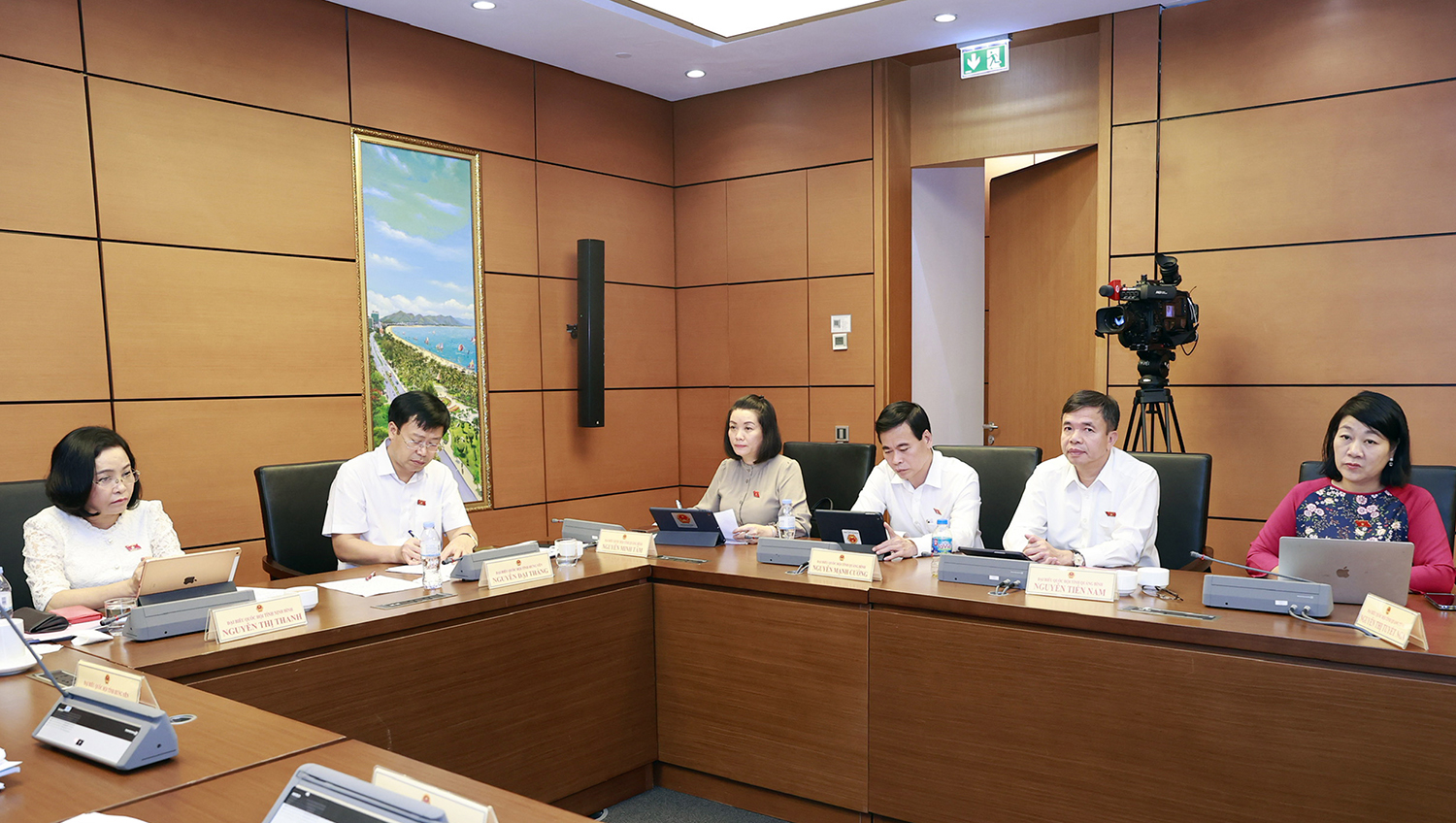Quang cảnh phiên thảo luận tại tổ