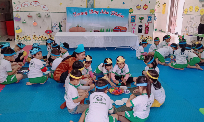 Hà Thị Ánh hiện đang công tác tại Trường mầm non xã Hàm Ninh. 