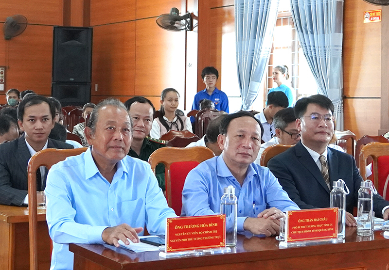 Các đại biểu tham dự.