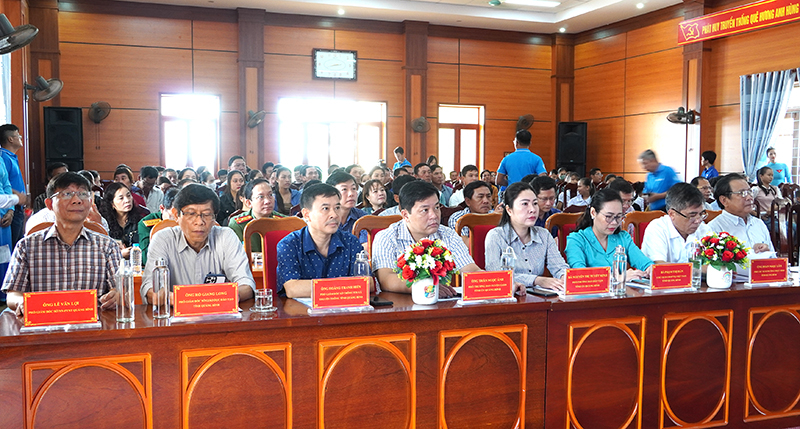 Các đại biểu tham dự.