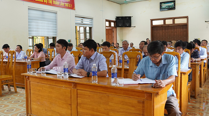 Các đại biểu tham dự buổi tiếp xúc.