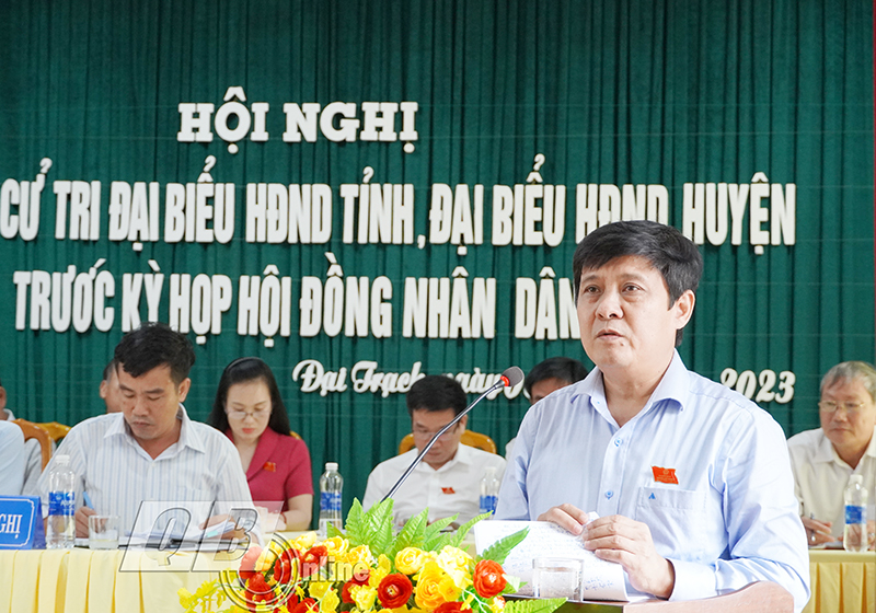  Đại biểu Lê Công Toán, Tỉnh ủy viên, Bí thư Huyện ủy, Chủ tịch UBND huyện Bố Trạch tiếp thu kiến nghị của cử tri.