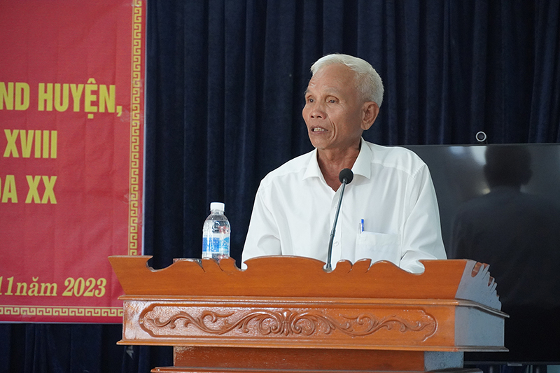 : Cử tri huyện Quảng Trạch phát biểu ý kiến, bày tỏ tâm tư nguyện vọng.