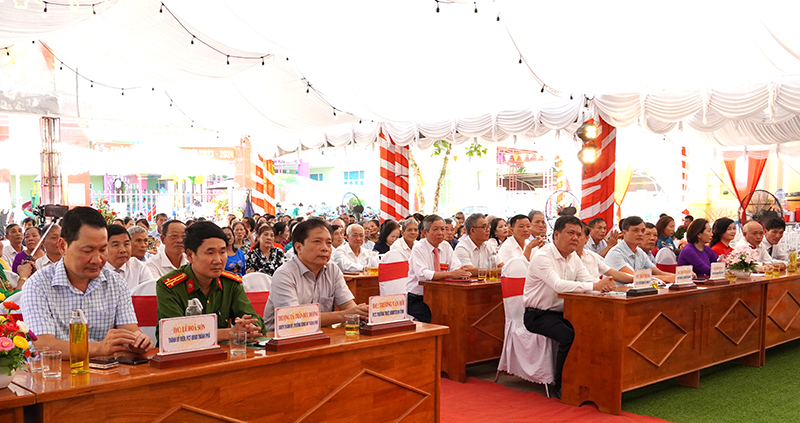 Đại biểu dự ngày hội.
