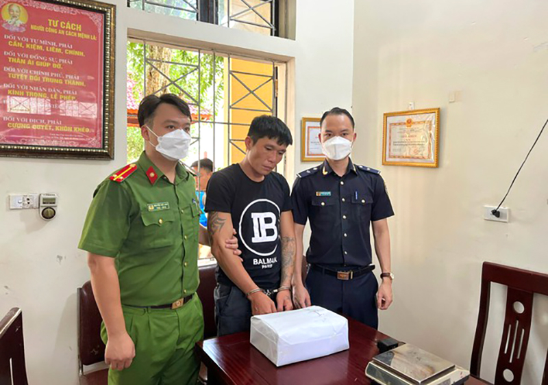 Hải quan Nghệ An phối hợp phá chuyên án, bắt đối tượng vận chuyển 18.000 viên ma túy tổng hợp vào ngày 11/9 - Ảnh: TCHQ