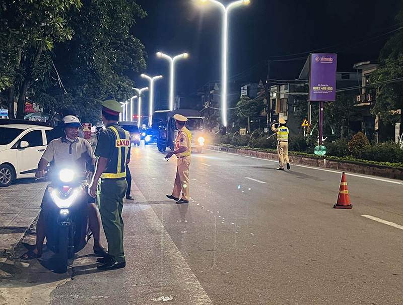 Các tuyến đường tại TP. Đồng Hới luôn được các lực lượng liên ngành tập trung kiểm tra nồng độ cồn và ma túy.