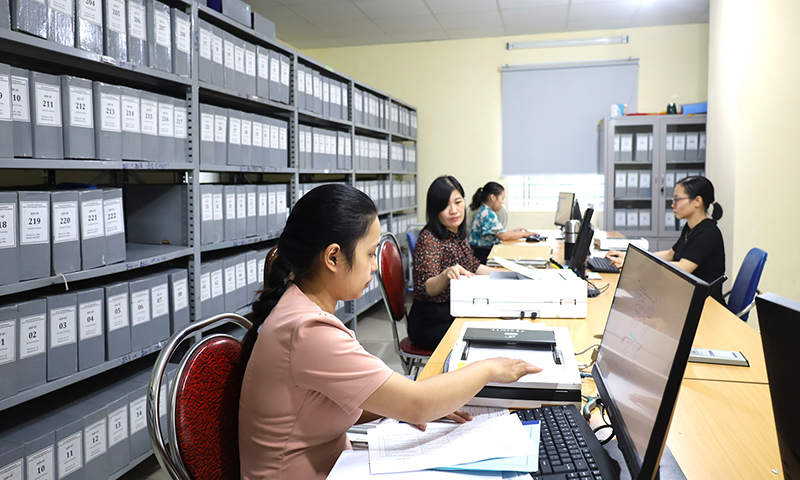 Số hóa tài liệu lịch sử vừa tiết kiệm thời gian, vừa giảm công sức tìm kiếm, lưu trữ.