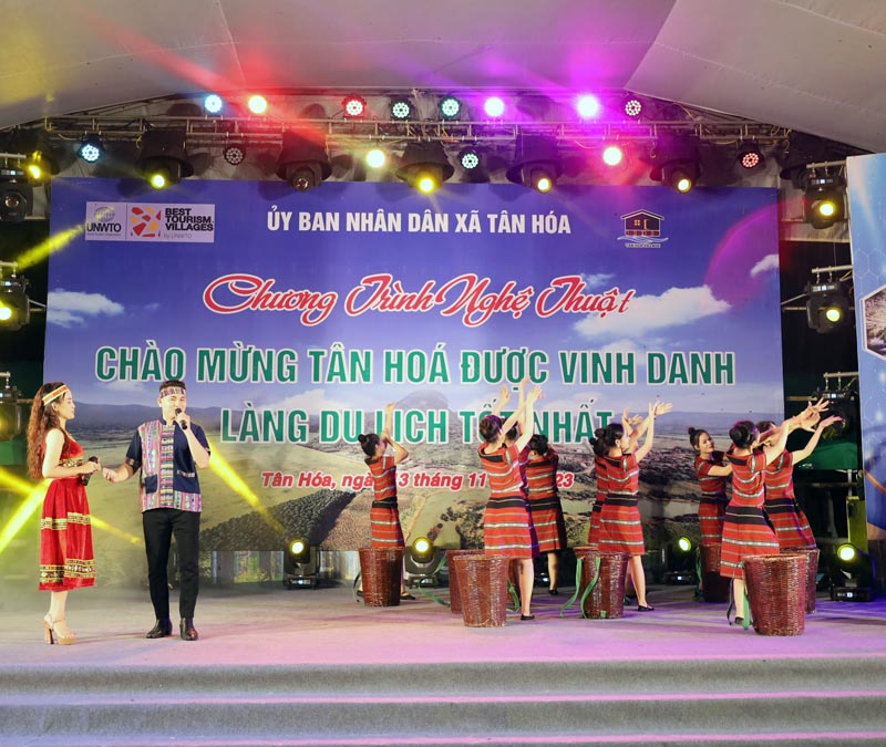 Nhiều tiết mục văn nghệ đặc sắc tại lễ đón nhận Làng Du lịch tốt nhất do Tổ chức Du lịch thế giới bầu chọn năm 2023.  