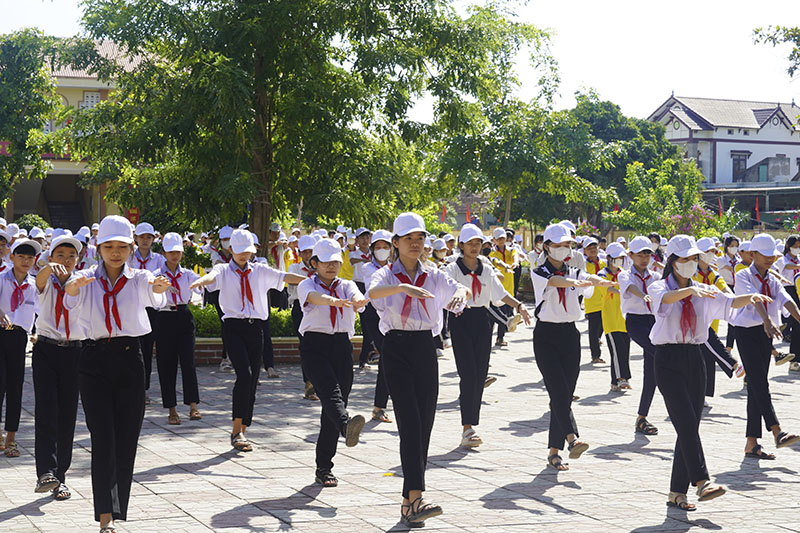 Các hoạt động trải nghiệm, thể dục giữa giờ luôn thu hút sự hưởng ứng tích cực của học sinh.