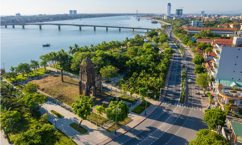 Bên dòng Nhật Lệ.