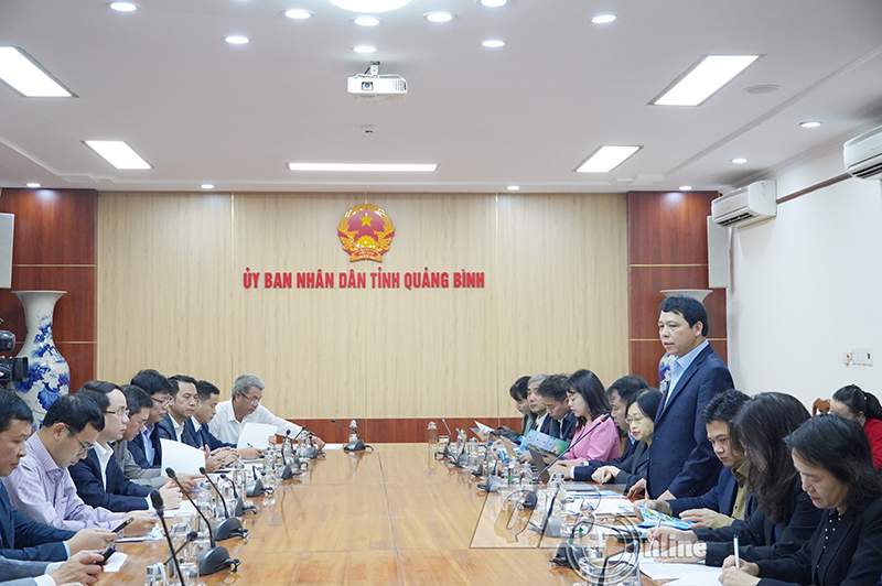 Phó Cục trưởng Cục Đầu tư nước ngoài, Bộ Kế hoạch và Đầu tư Vũ Văn Chung phát biểu tại buổi làm viêc.