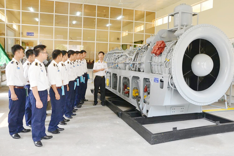 Giờ học thực hành của học viên tại Khoa Cơ điện, Học viện Hải quân. Ảnh: TRỌNG THIẾT 