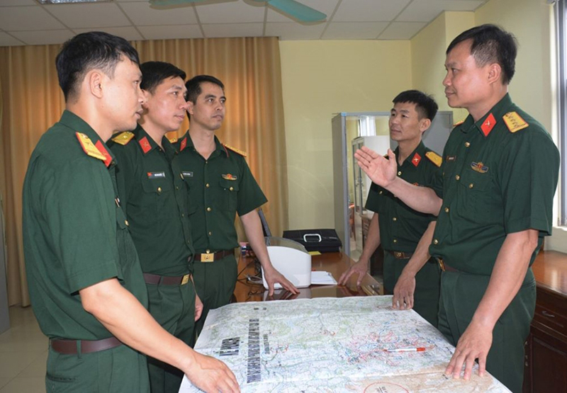 Giảng viên và học viên Học viện Chính trị tích cực trao đổi, chia sẻ kinh nghiệm trong học tập. Ảnh: HỒNG SÁNG 
