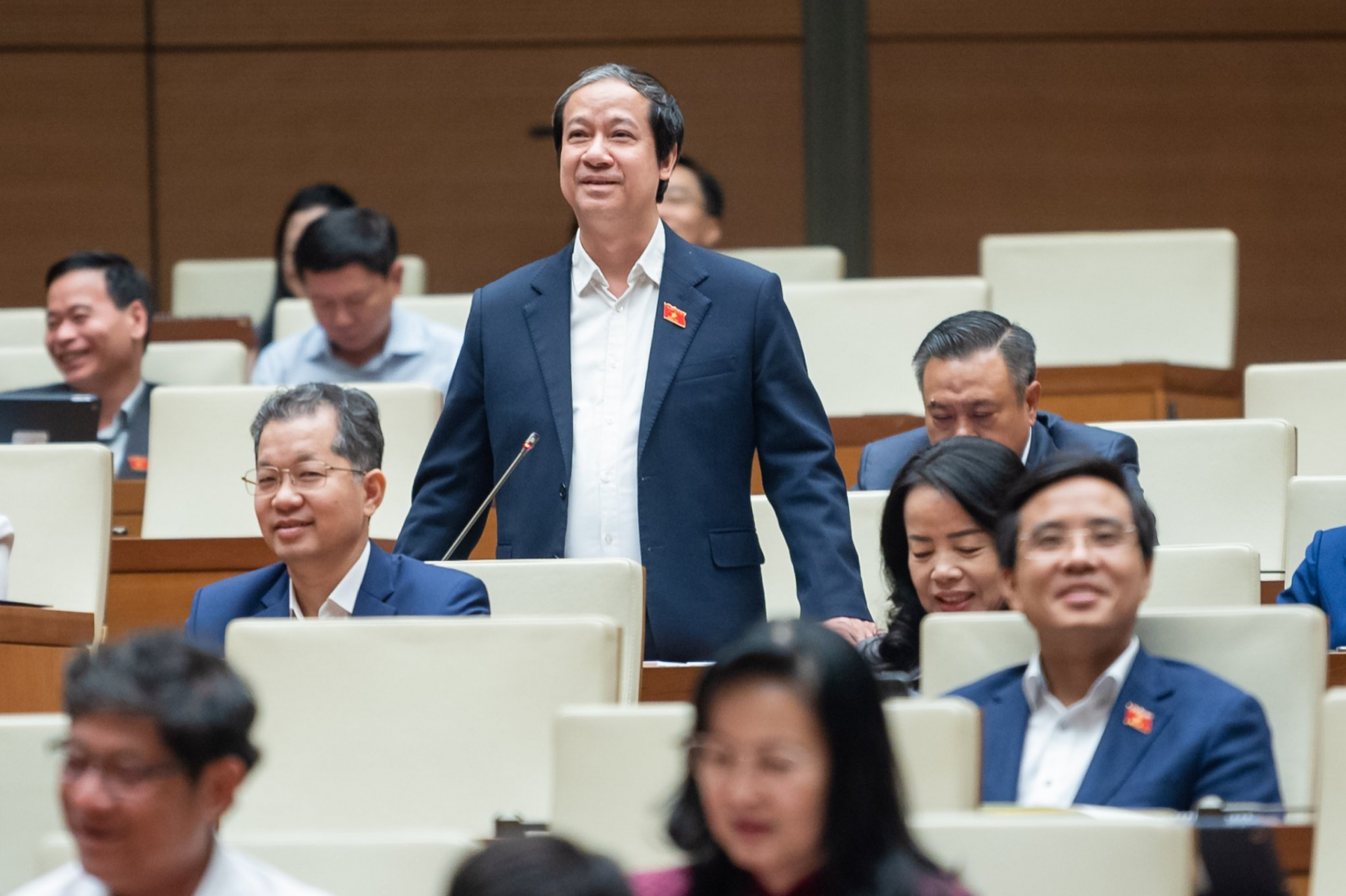 Bộ trưởng Bộ Giáo dục và Đào tạo Nguyễn Kim Sơn giải trình. (Ảnh: CTV/Vietnam+)