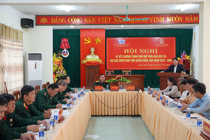Quảng cảnh hội nghị.
